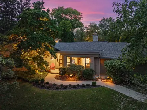 8165 N Gray Log, Fox Point, WI 53217
