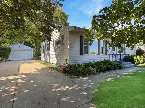 2529 N 114th, Wauwatosa, WI 53226
