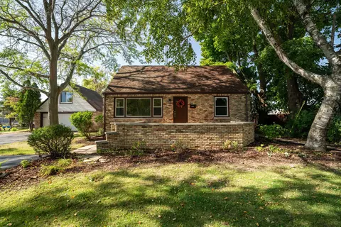 2816 W Lawn, Racine, WI 53405