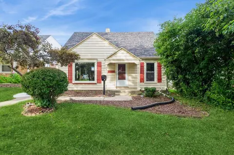 2333 S 74th, West Allis, WI 53219