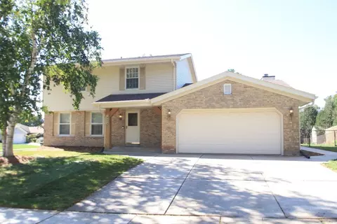 1900 Fieldcrest, Waukesha, WI 53186