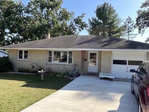 531 Lewis, Burlington, WI 53105