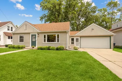 943 Genesee, Waukesha, WI 53186