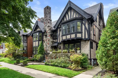 2209 E Kenilworth, Milwaukee, WI 53202