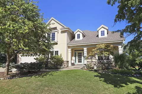 665 Cherrywood, Waterford, WI 53185