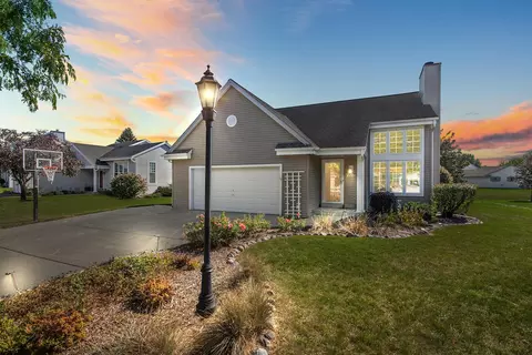 1320 Chesterwood, Pewaukee, WI 53072