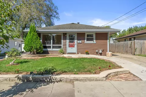 324 W Roberta, Waukesha, WI 53186