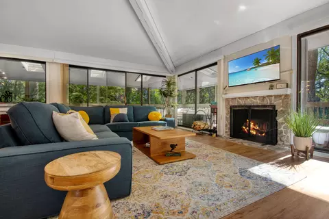 305 Deerpath #A, Fontana, WI 53125