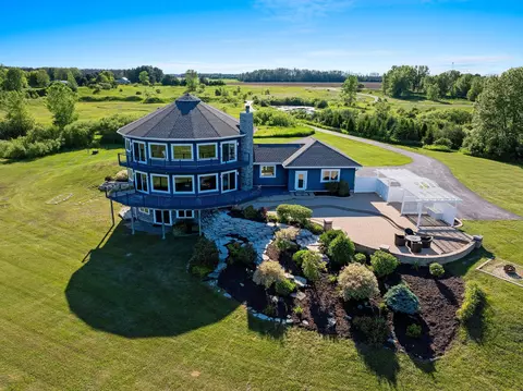 6925 Southview, Manitowoc, WI 54220