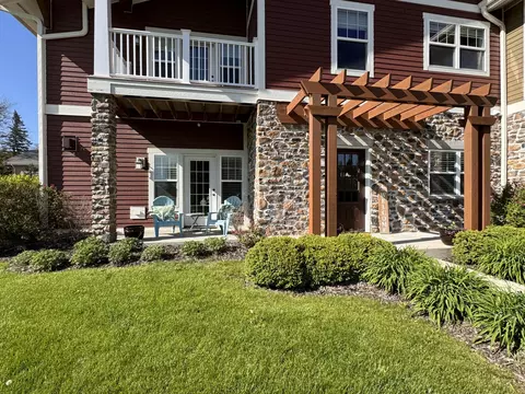 w55n178 Mckinley #101, Cedarburg, WI 53012