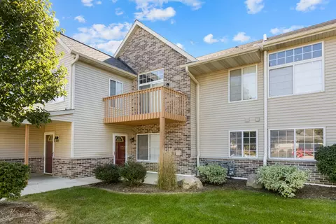 4947 W Maple Leaf, Greenfield, WI 53220