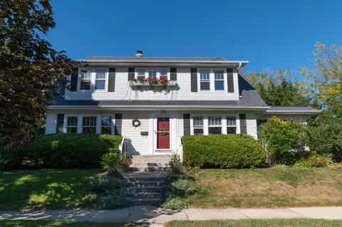 7706 Hillcrest, Wauwatosa, WI 53213