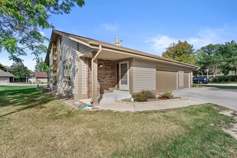 5055 S Stonehedge, Greenfield, WI 53220