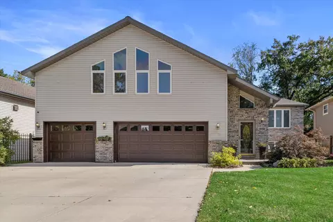 8827 32nd, Kenosha, WI 53142
