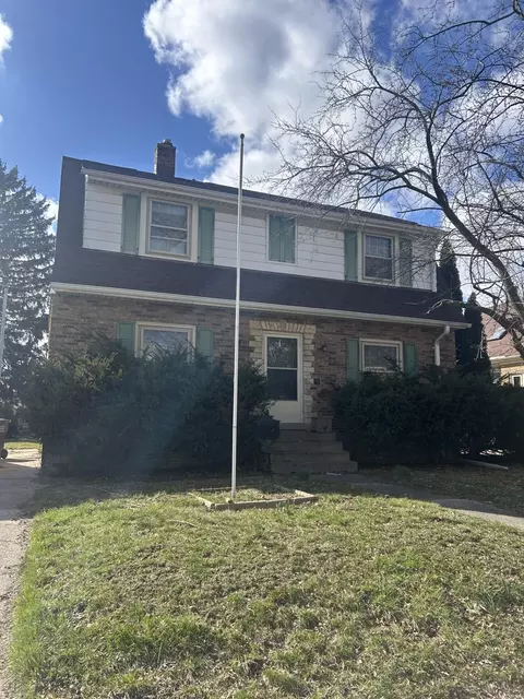 4043 S Kansas, Saint Francis, WI 53235