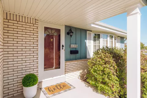 6298 Thorncrest, Greendale, WI 53129