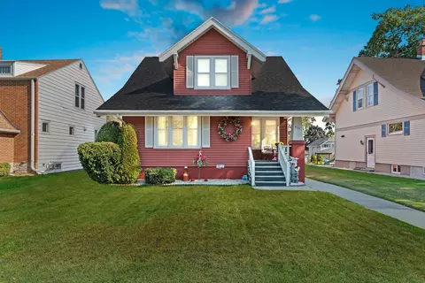 939 N 8th, Manitowoc, WI 54220