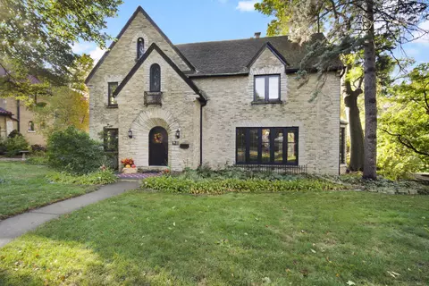 6211 W Washington, Wauwatosa, WI 53213