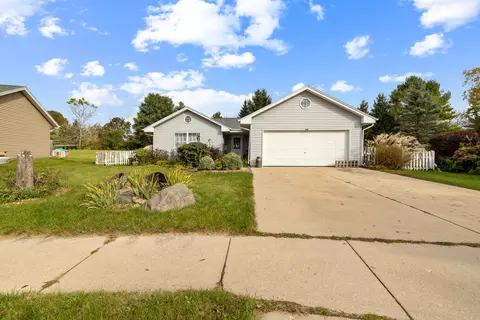 628 Cleveland, Hartford, WI 53027
