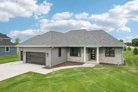 w251n2312 Valleyview, Pewaukee, WI 53072