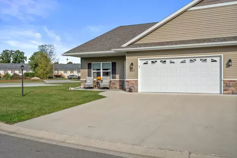 807 Prairie #32, Kewaskum, WI 53040
