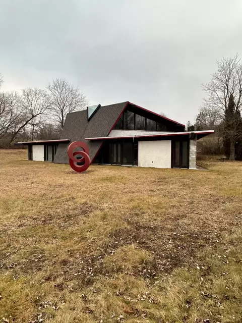 7107 Cedar Crk, Cedarburg, WI 53012