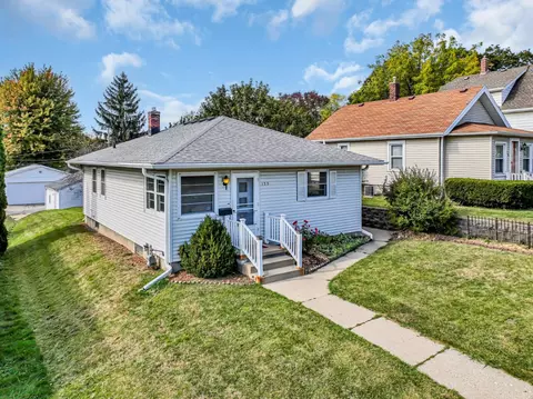 122 S Hartwell, Waukesha, WI 53186
