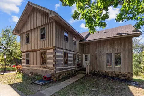 6051 Artist Bay, West Bend, WI 53095