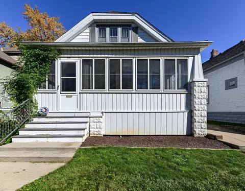 2142 N 61st, Wauwatosa, WI 53213