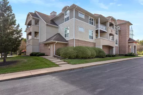 213 S Main #206, Thiensville, WI 53092