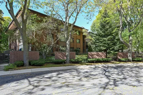 1219 N Jackson #101, Milwaukee, WI 53202