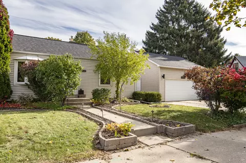 3334 S Ellen, Milwaukee, WI 53207
