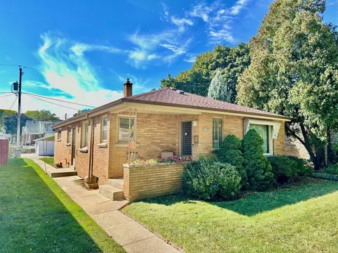 3123 W Drury, Milwaukee, WI 53215