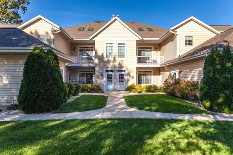 w397n5881 Autumn Woods, Oconomowoc, WI 53066