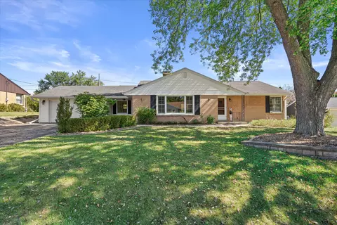 210 E Alta Loma, Thiensville, WI 53092