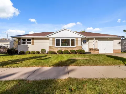 706 S 2nd, Watertown, WI 53094