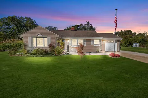 5345 S Tuckaway, Greenfield, WI 53221