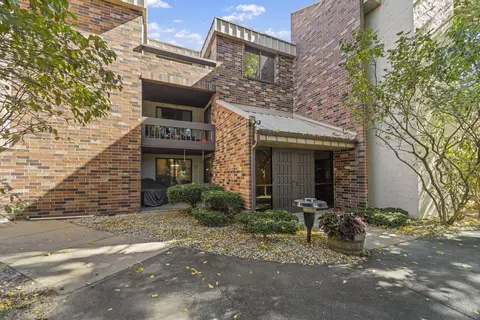 2470 W Good Hope #161, Glendale, WI 53209