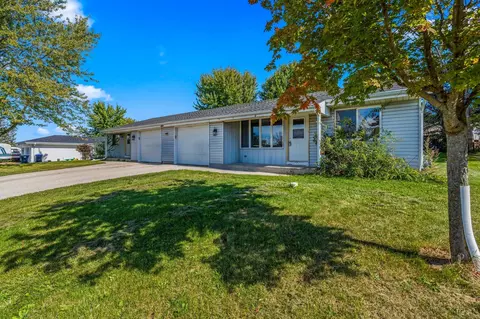 n868 Amanda Street, Oconomowoc, WI 53066
