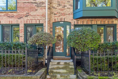 1031 E Lyon, Milwaukee, WI 53202