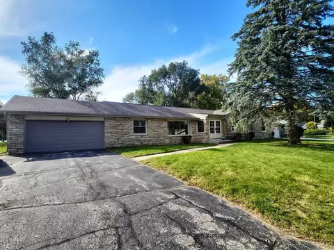 6201 N Sunny Pt, Glendale, WI 53217