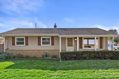 3300 Kennsington Sq, Sturtevant, WI 53177