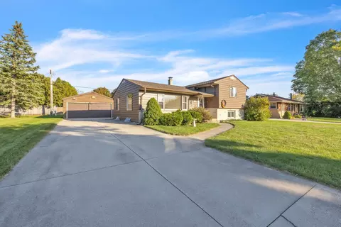 1626 S 165th, New Berlin, WI 53151