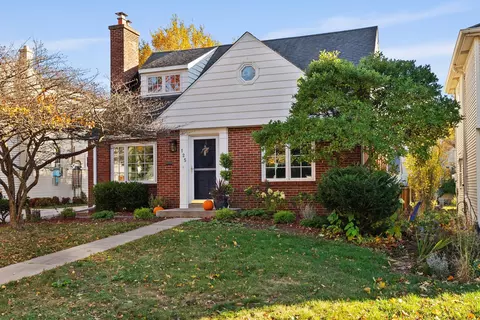125 W Montclaire, Whitefish Bay, WI 53217
