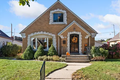 3353 W Lakefield, Milwaukee, WI 53215