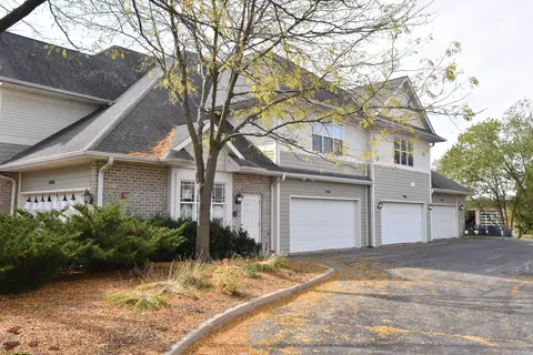 9151 W Cold Spg, Greenfield, WI 53228