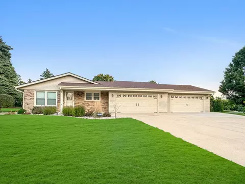 8307 Stonegate, Norway, WI 53185