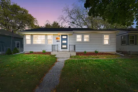 5256 N Lydell, Whitefish Bay, WI 53217