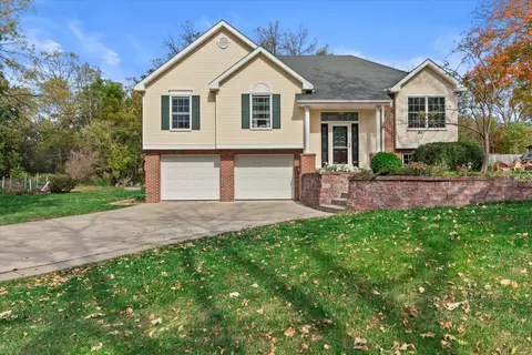 500 Eagle Lk, Mukwonago, WI 53149