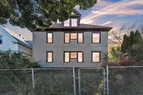 3526 W Lloyd #3528, Milwaukee, WI 53208